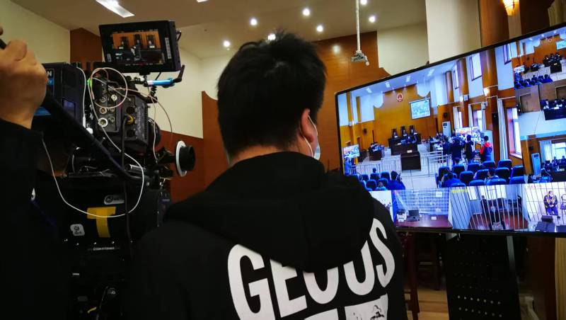 AI生成VS人工创意——三都广告片拍摄公司的技术浪漫主义实践